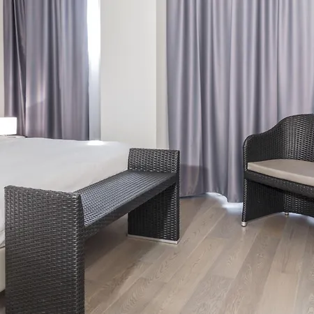 Tag Hotel-3